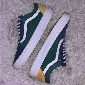 yacht club vans